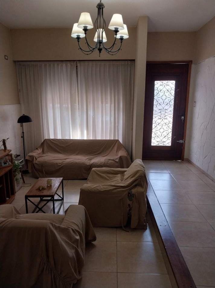 Casa en ph de cuatro ambientes en venta en Haedo Norte