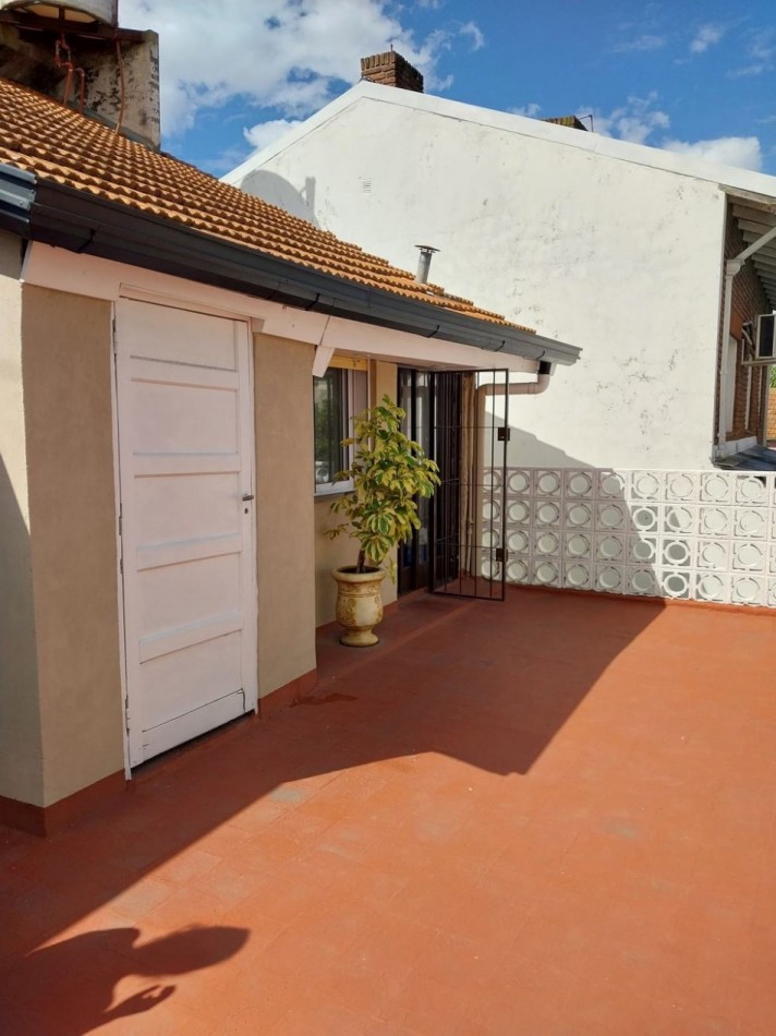 Casa en ph de cuatro ambientes en venta en Haedo Norte