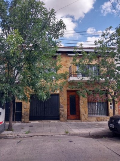 Casa en ph de cuatro ambientes en venta en Haedo Norte