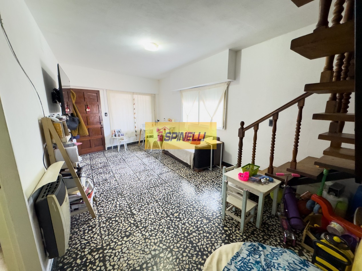 Duplex de cuatro ambientes en venta en Moron Sur 