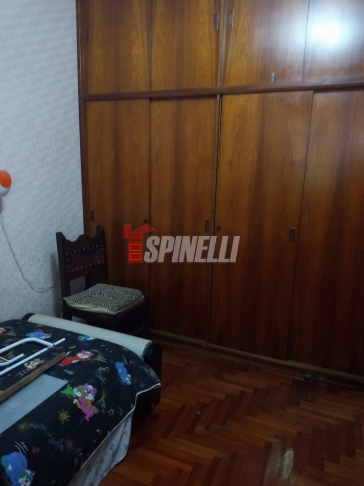 Chalet en venta de siete ambientes en Haedo Norte Barrio Guemes