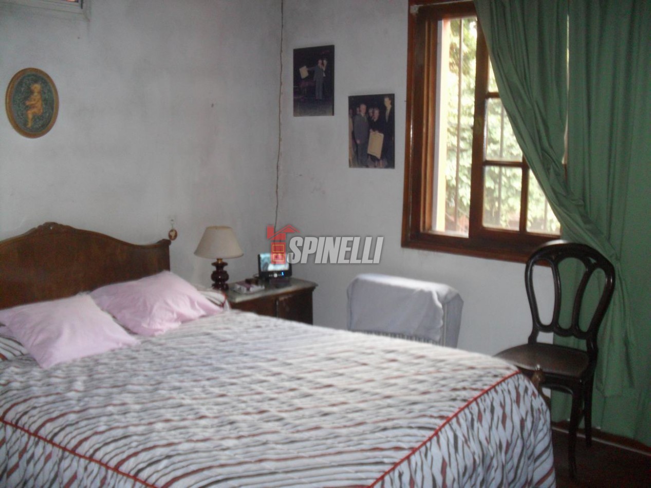 Casa de cuatro ambientes en venta en Haedo Sur Apto Credito