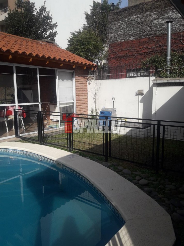 Chalet en venta de tres ambientes en Barrio Guemes
