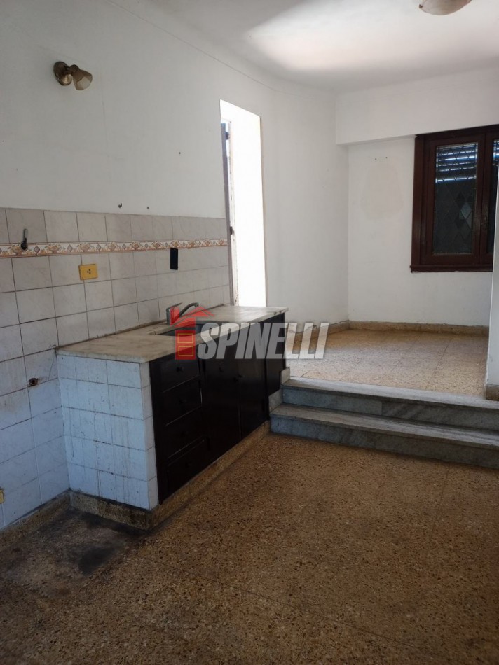 Departamento de cuatro ambientes en venta en Ramos Mejia