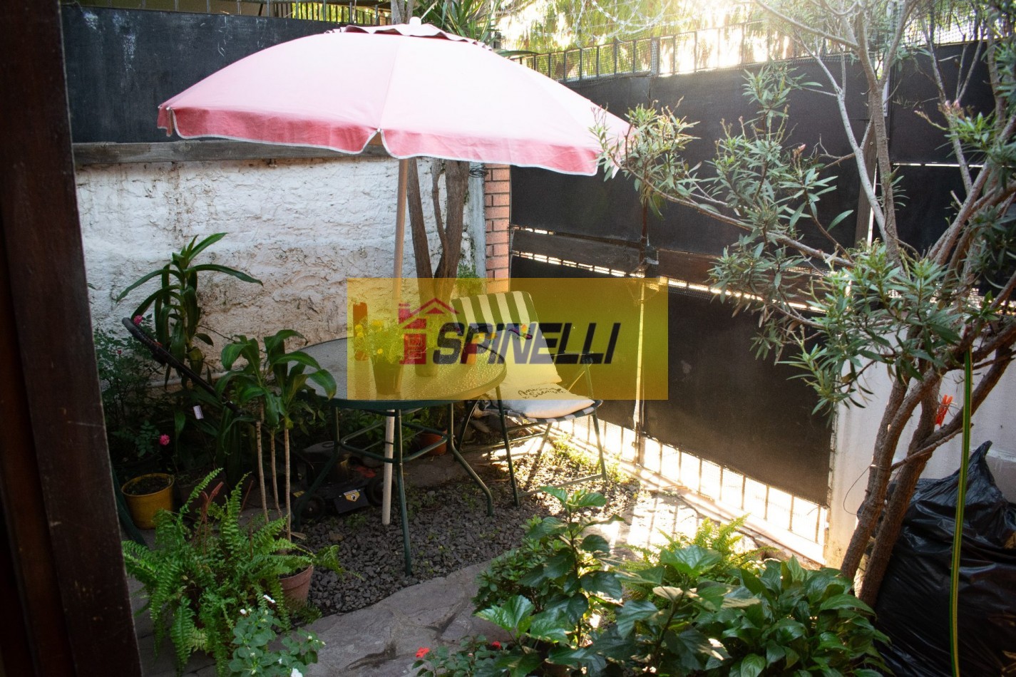 Haedo Sur casa multifamiliar de  cuatro ambientes