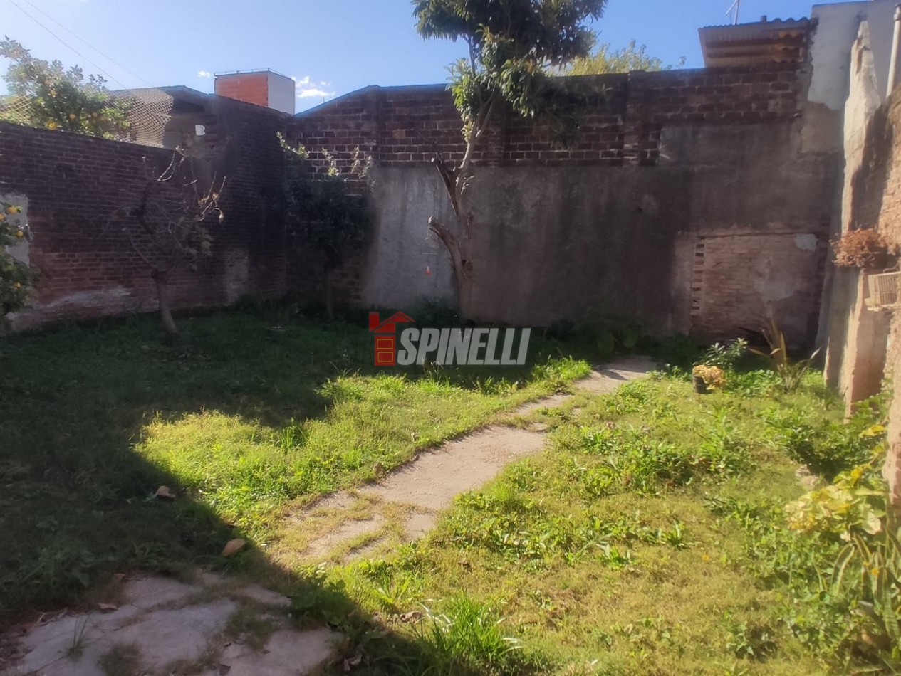 Casa de tres ambientes en venta en Haedo Sur