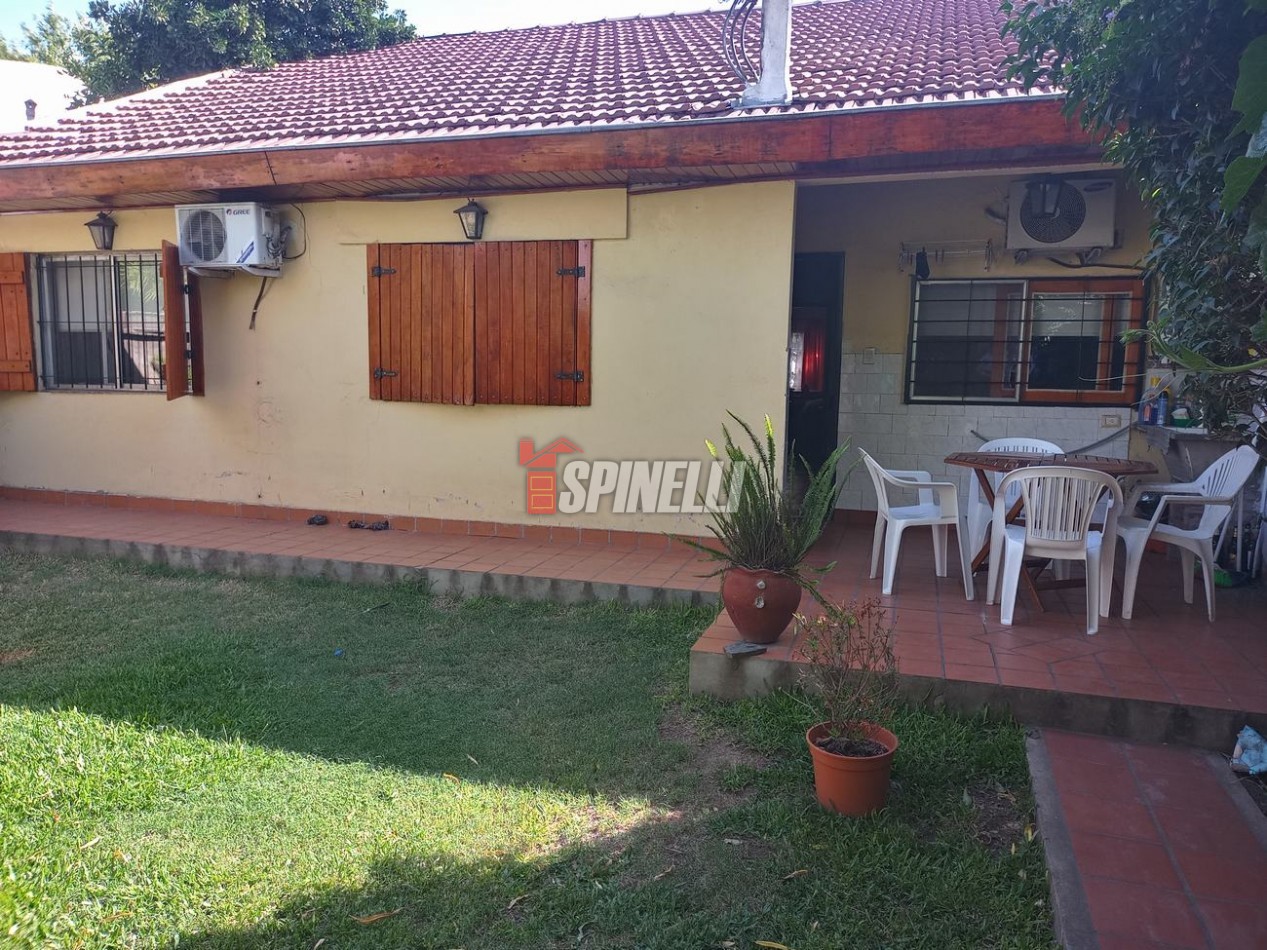 Venta de casa de cinco ambientes en Haedo Norte Apto Credito