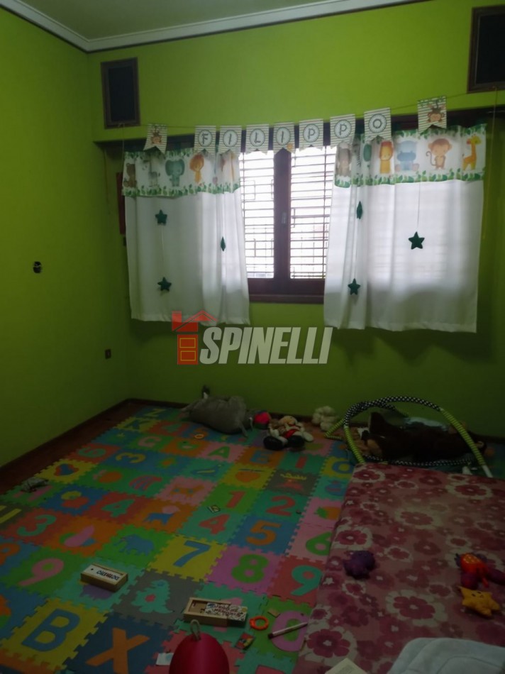 Chalet en venta de siete ambientes en Haedo Norte Barrio Guemes