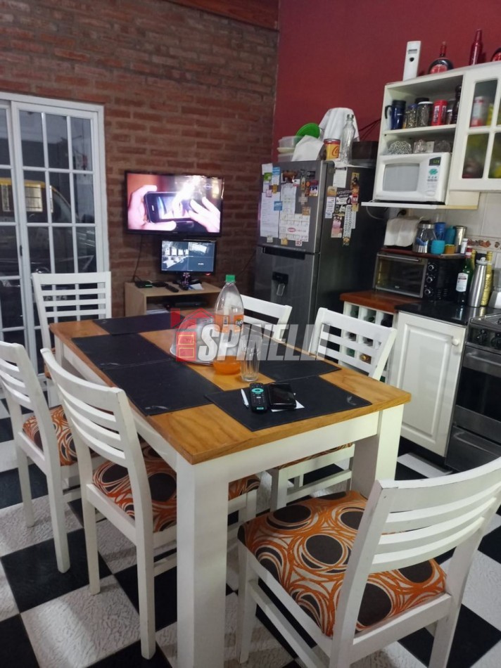 Venta de casa de cinco ambientes en Haedo Norte Apto Credito