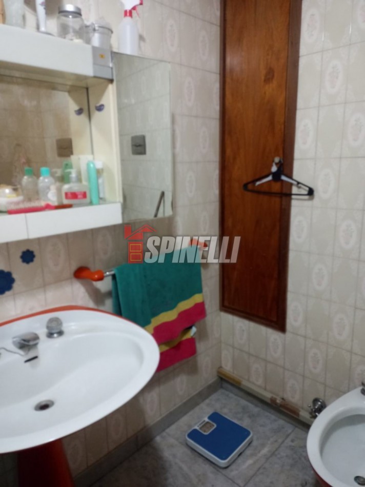 Chalet en venta de siete ambientes en Haedo Norte Barrio Guemes