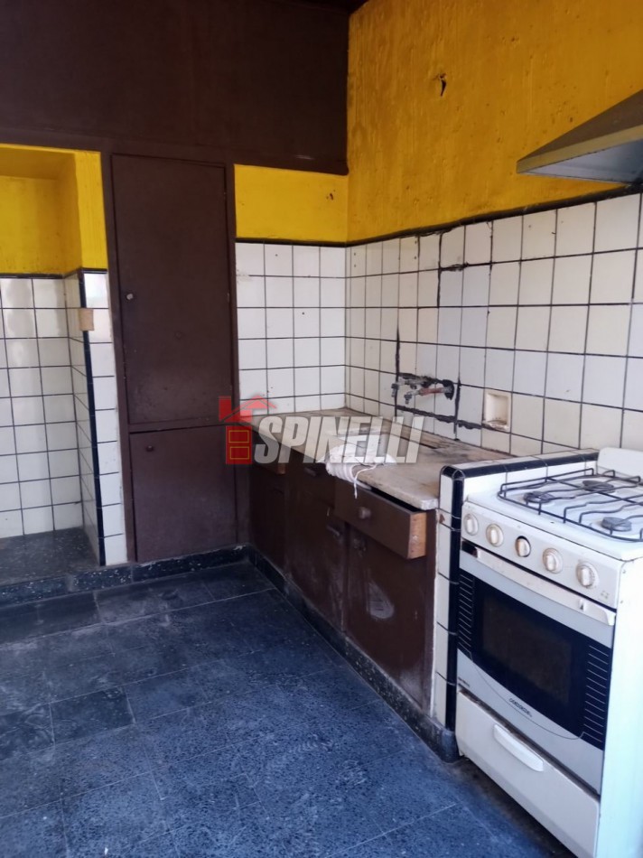 Departamento de cuatro ambientes en venta en Ramos Mejia