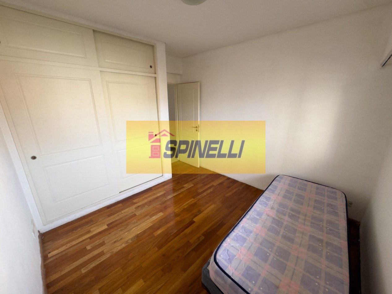 Venta de departamento de cuatro ambientes con cochera en Haedo Sur
