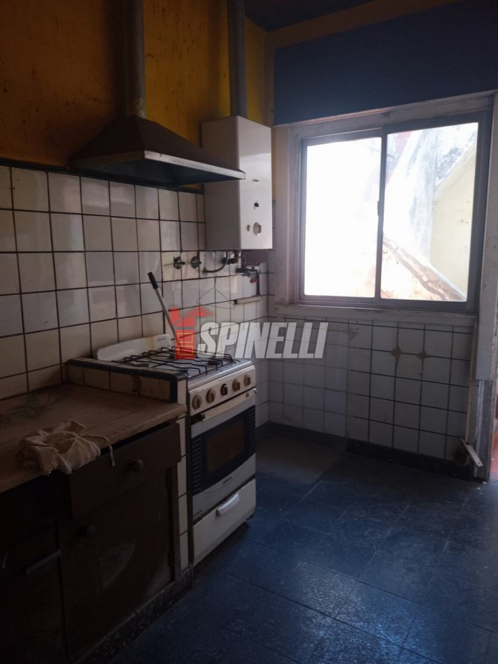 Departamento de cuatro ambientes en venta en Ramos Mejia