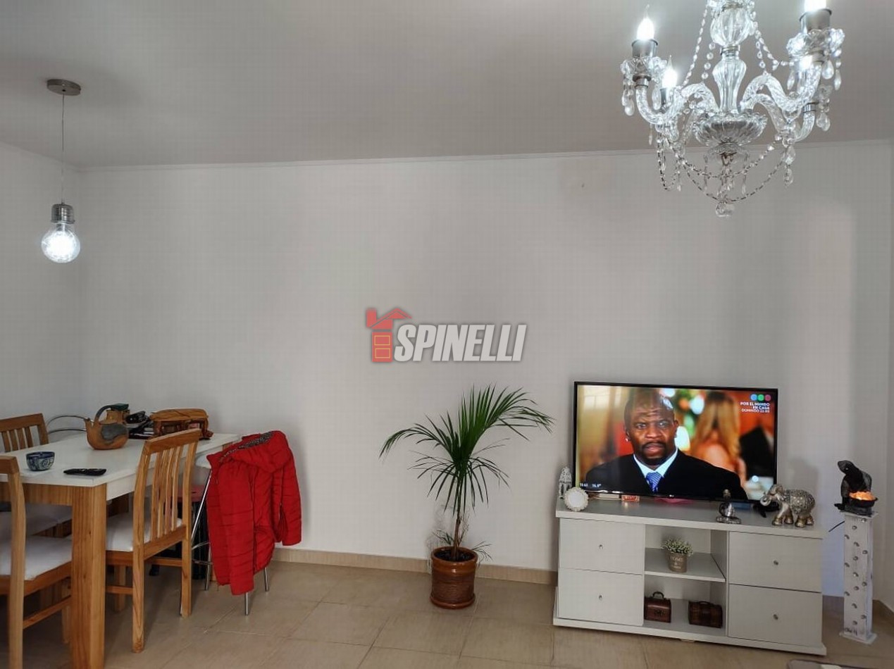 Departamento de dos ambientes con terraza propia en venta en Haedo Norte