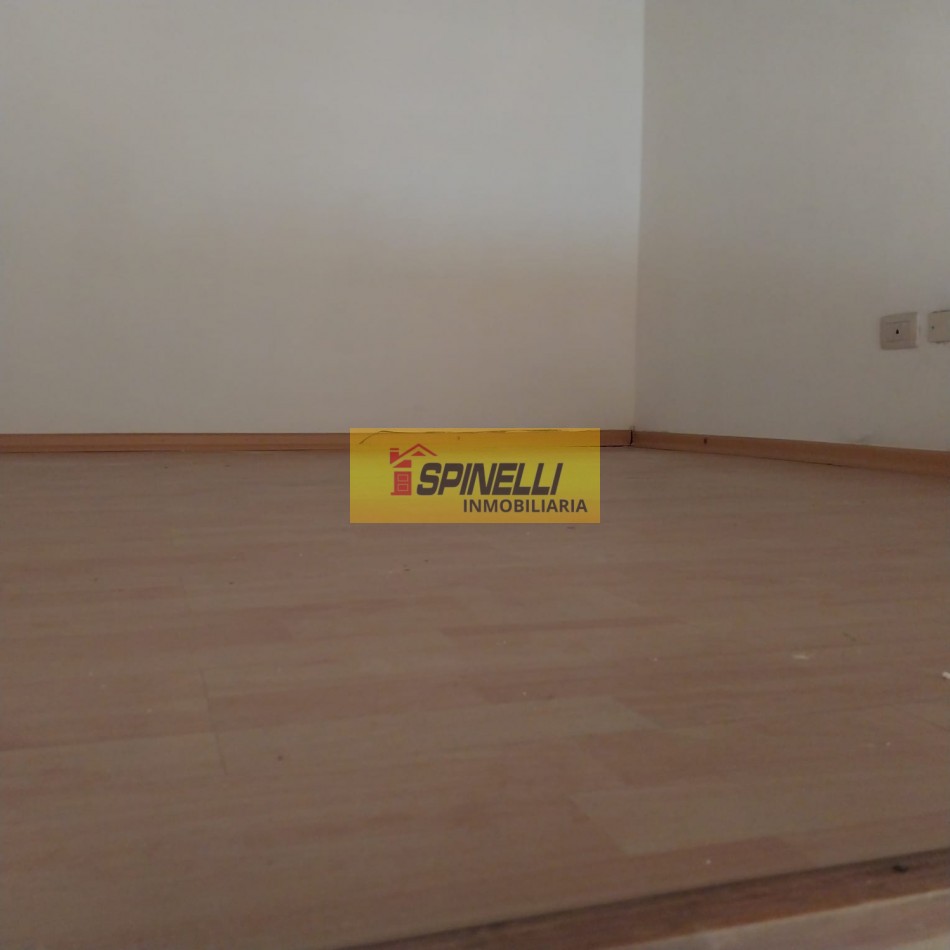 Duplex de dos ambientes con cochera en venta en Villa Luzuriaga Apto Credito