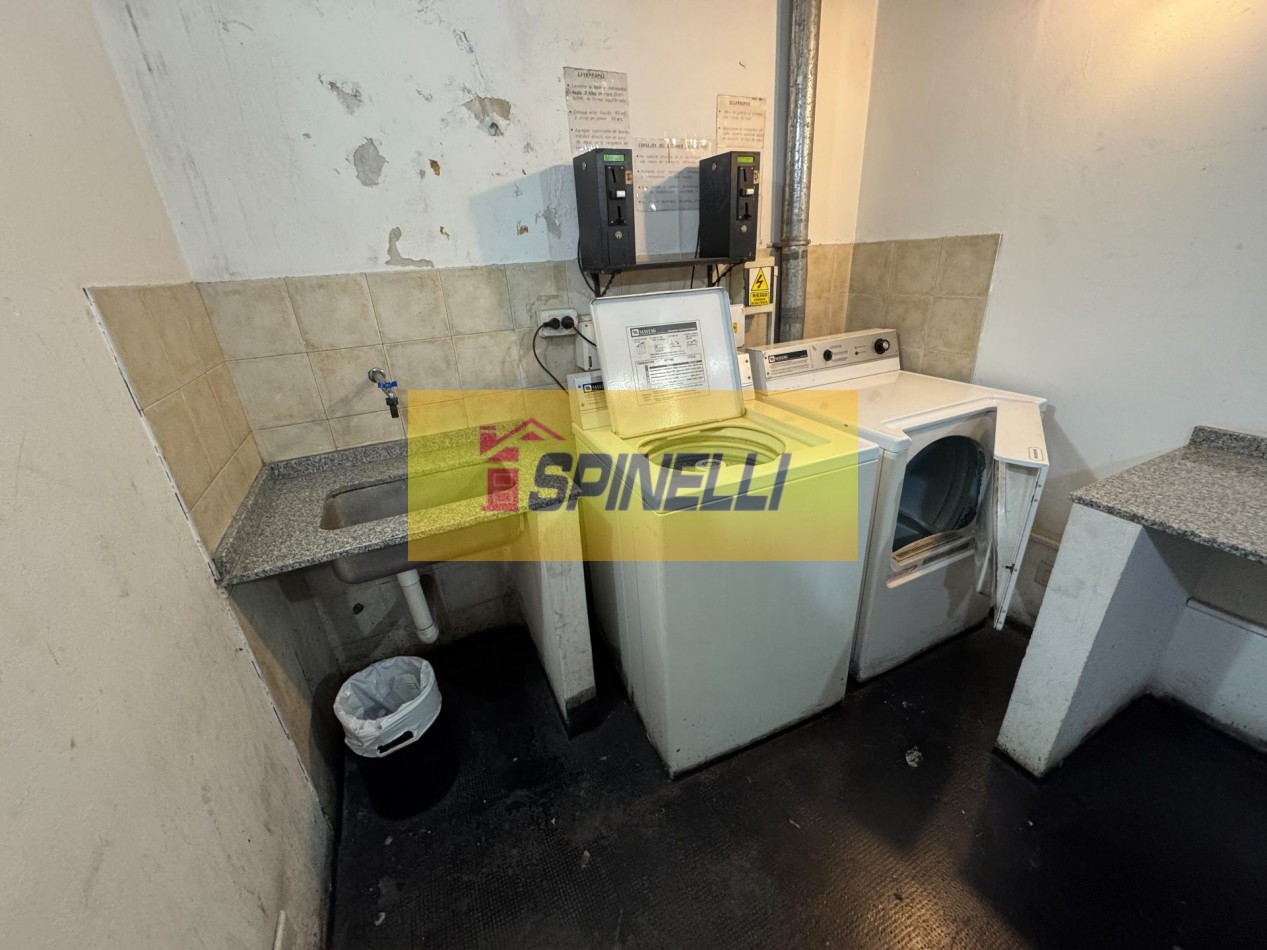 Venta de departamento de cuatro ambientes con cochera en Haedo Sur