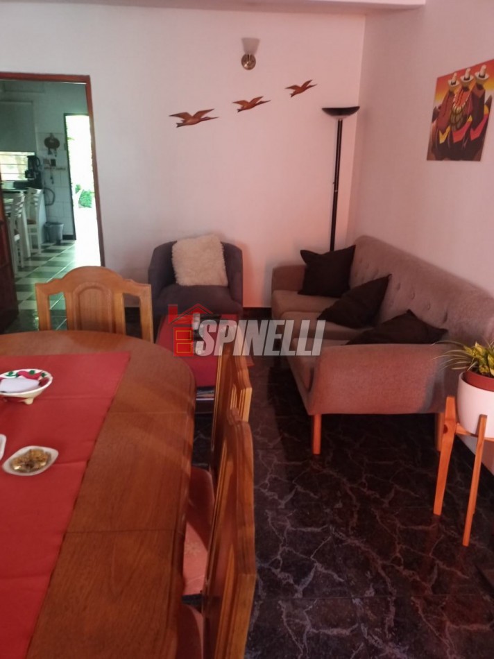 Venta de casa de cinco ambientes en Haedo Norte Apto Credito