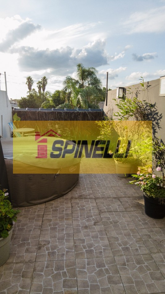 Moron Triplex de tres ambientes en venta 