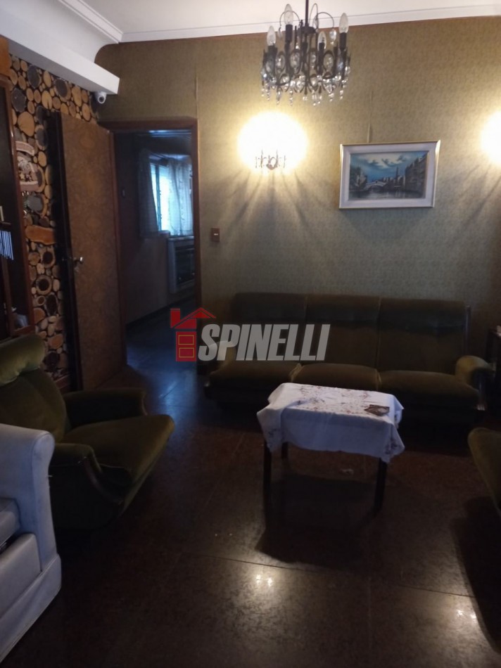 Chalet en venta de siete ambientes en Haedo Norte Barrio Guemes