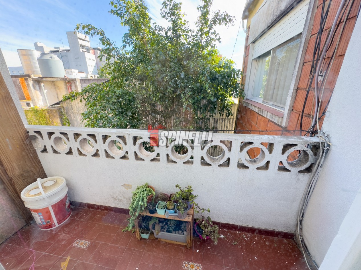 Duplex de cuatro ambientes en venta en Moron Sur