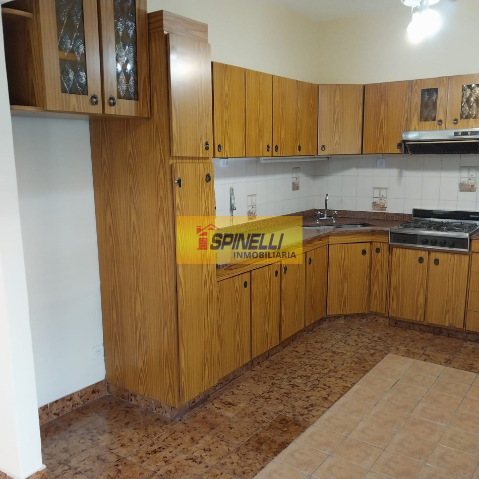 Ph tipo casa de tres ambientes en alquiler en Haedo Sur
