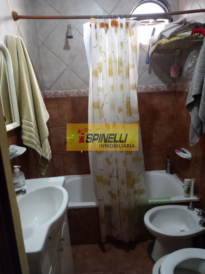 Venta de casa de cinco ambientes en Haedo Norte Apto Credito