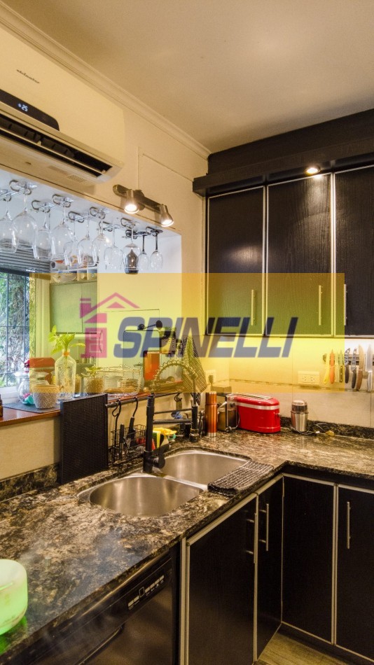 Moron Triplex de tres ambientes en venta 