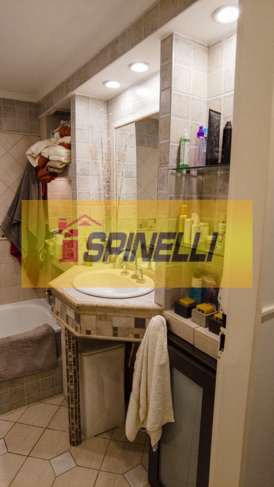 Moron Triplex de tres ambientes en venta 