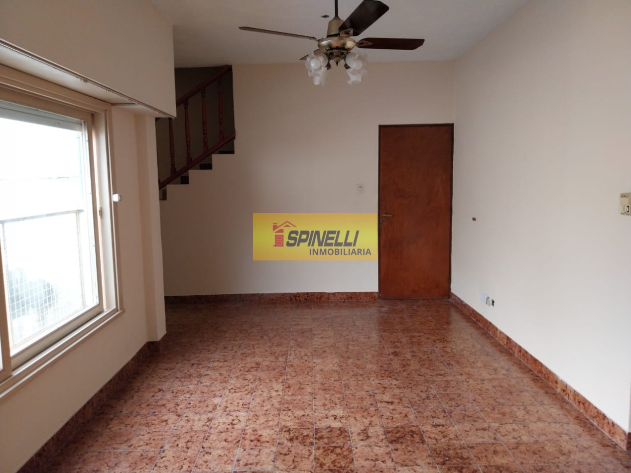 Ph tipo casa de tres ambientes en alquiler en Haedo Sur