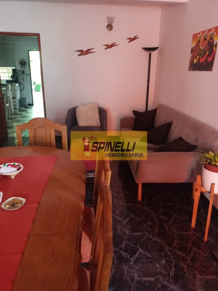 Venta de casa de cinco ambientes en Haedo Norte Apto Credito