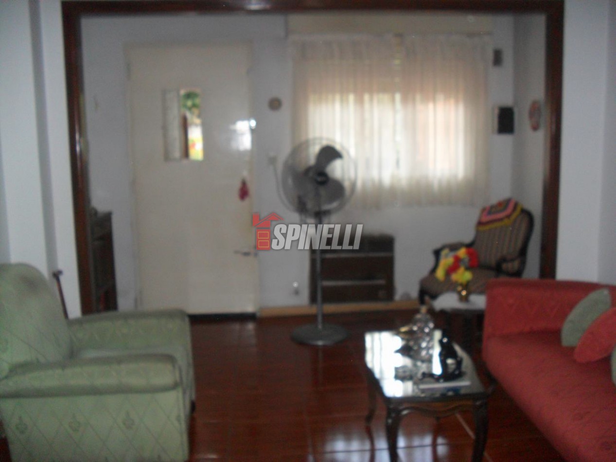 Casa de cuatro ambientes en venta en Haedo Sur Apto Credito
