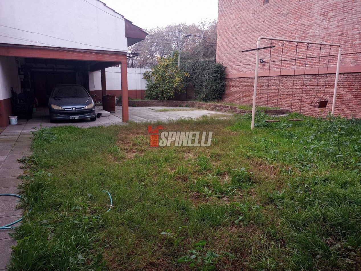 Chalet en venta de siete ambientes en Haedo Norte Barrio Guemes