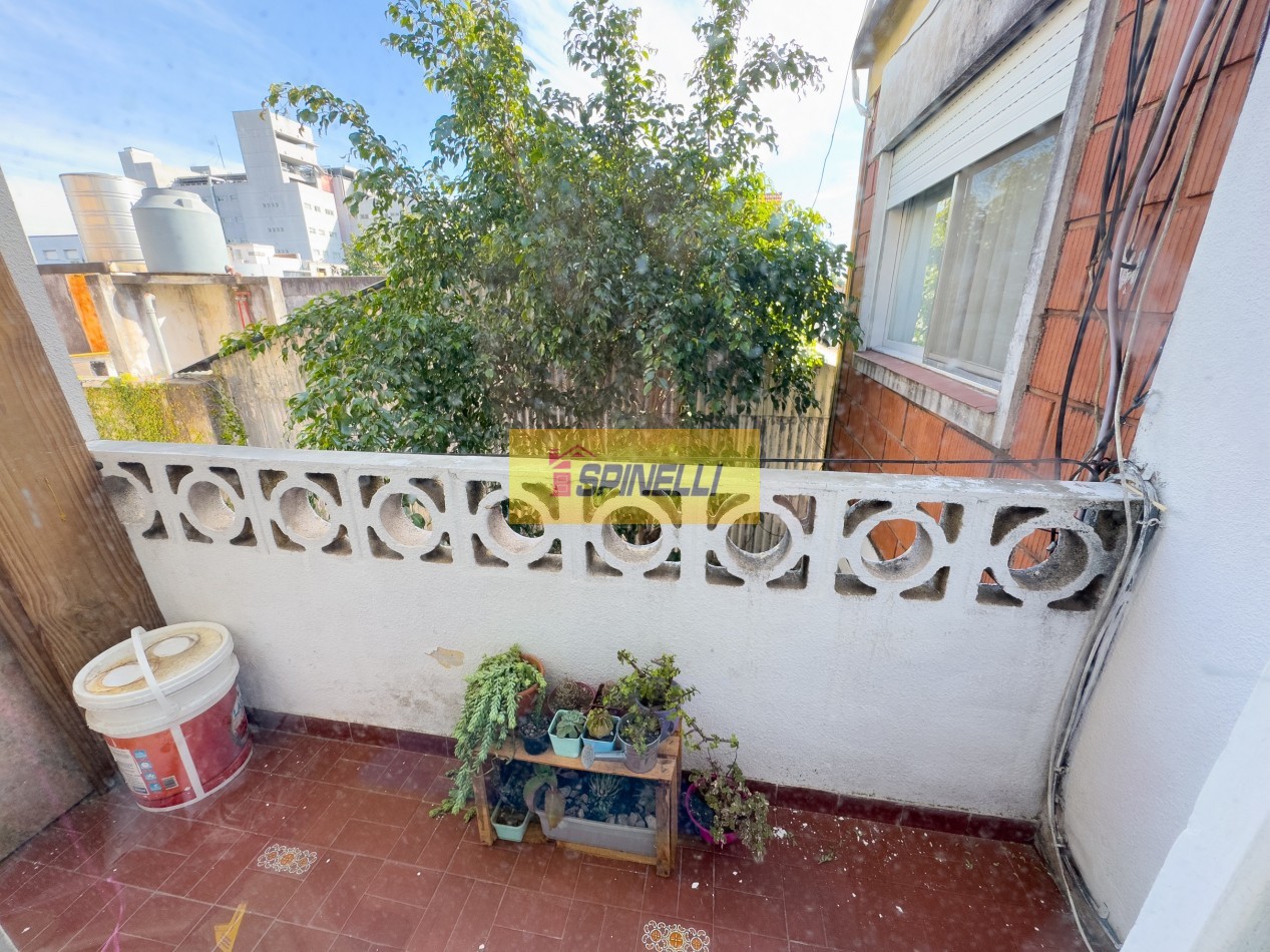 Duplex de cuatro ambientes en venta en Moron Sur 