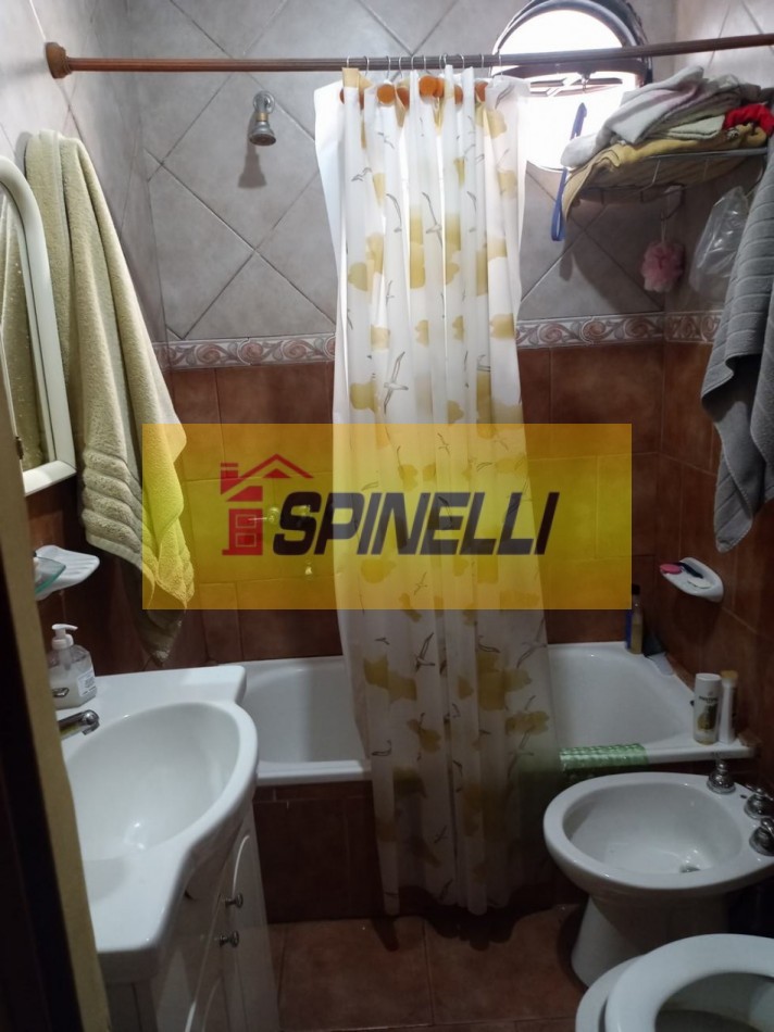 Venta de casa de cinco ambientes en Haedo Norte Apto Credito