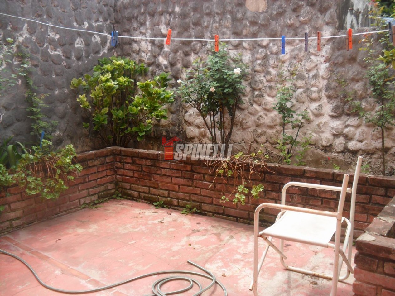 Casa de cuatro ambientes en venta en Haedo Sur Apto Credito
