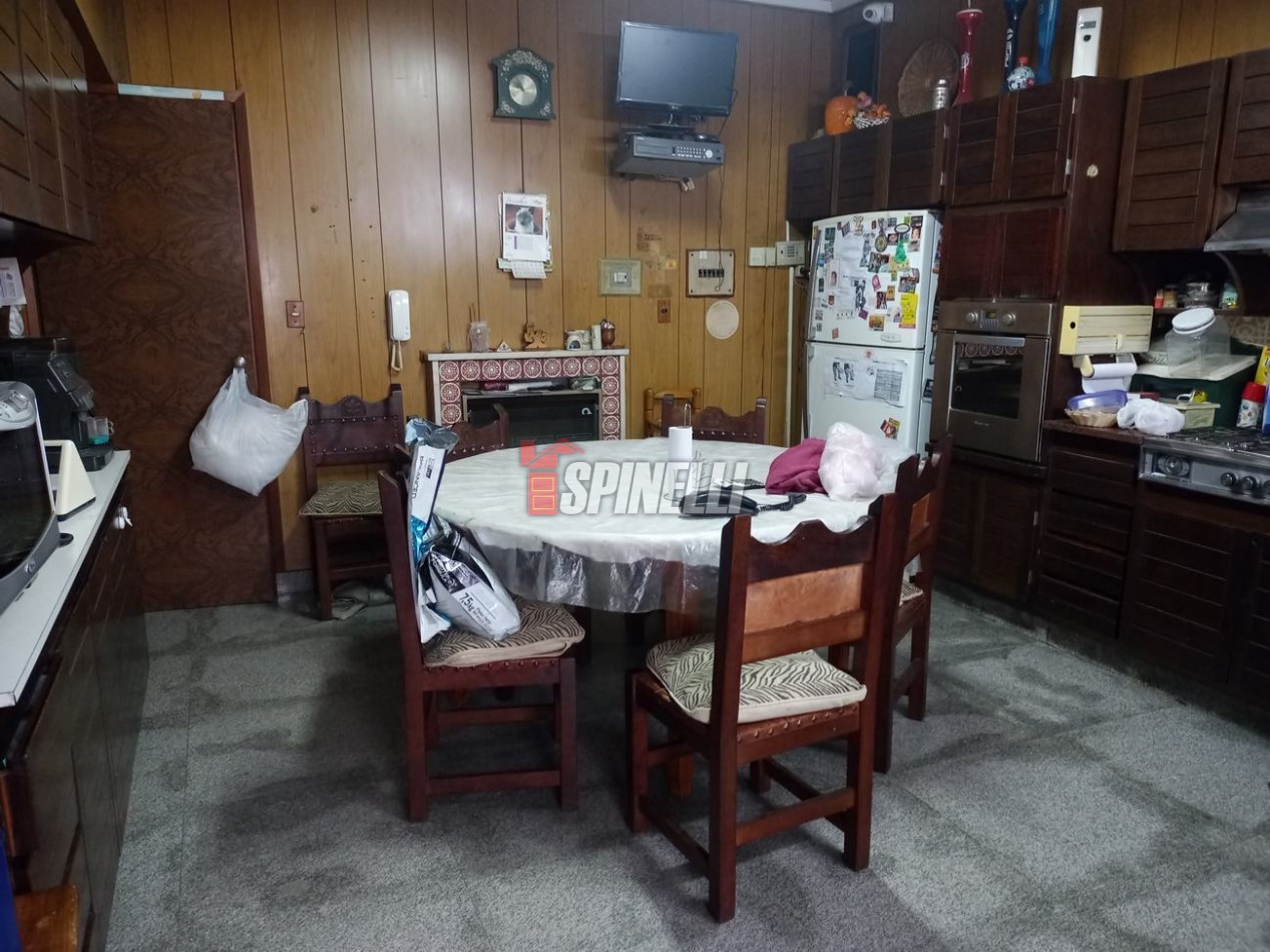 Chalet en venta de siete ambientes en Haedo Norte Barrio Guemes