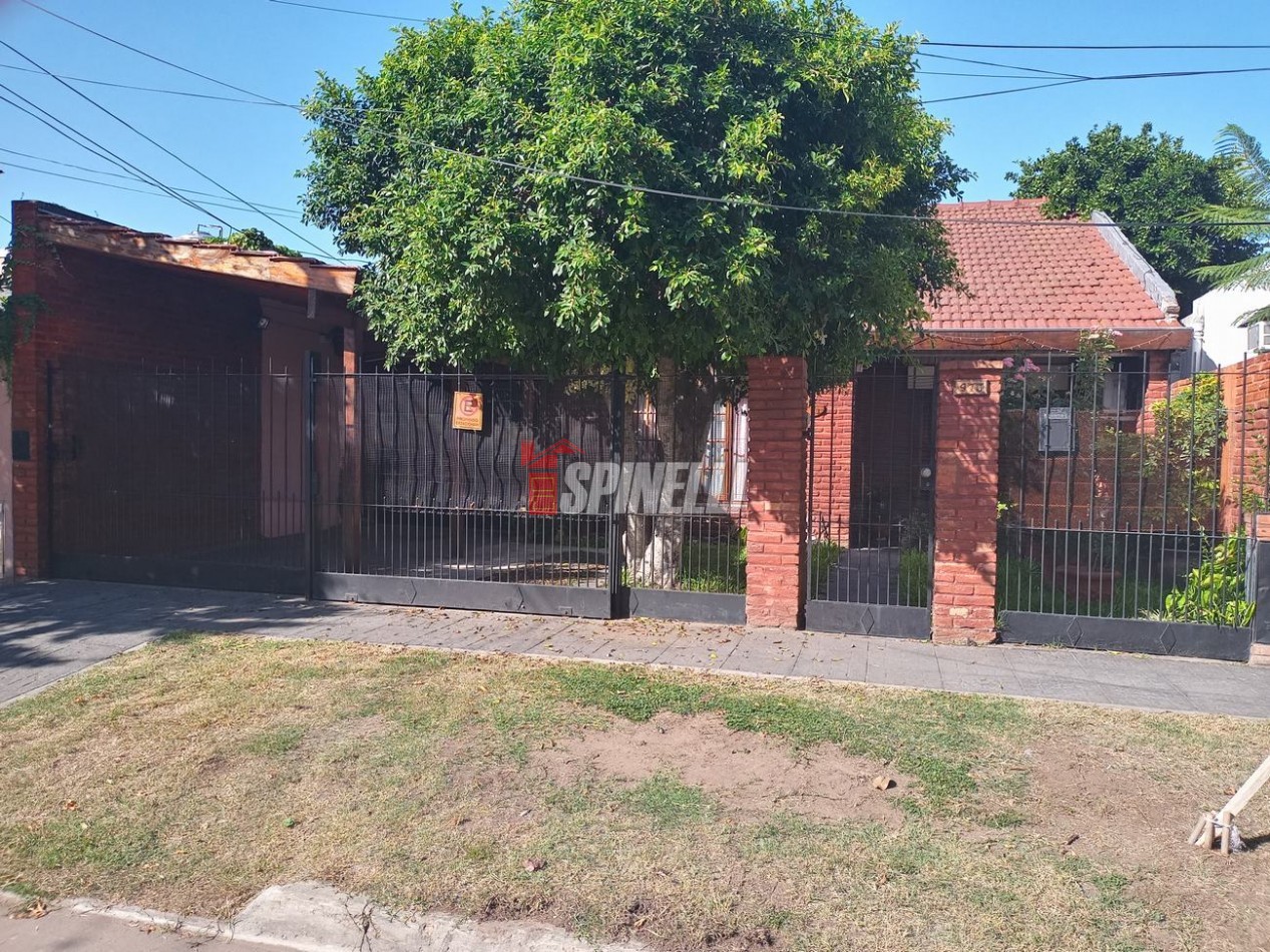 Venta de casa de cinco ambientes en Haedo Norte Apto Credito