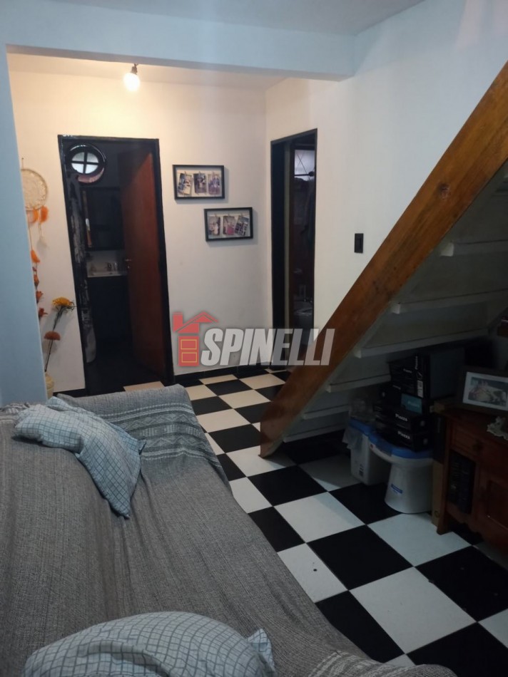 Venta de casa de cinco ambientes en Haedo Norte Apto Credito