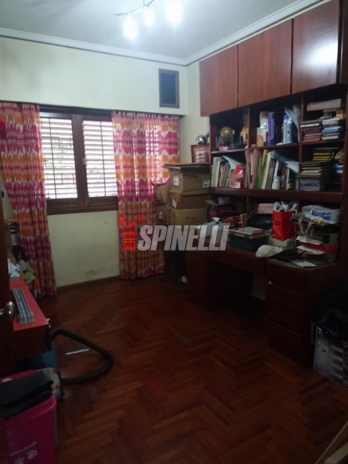 Chalet en venta de siete ambientes en Haedo Norte Barrio Guemes