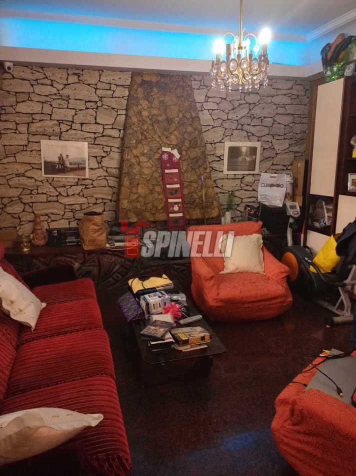 Chalet en venta de siete ambientes en Haedo Norte Barrio Guemes