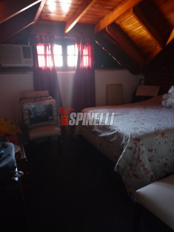 Venta de casa de cinco ambientes en Haedo Norte Apto Credito