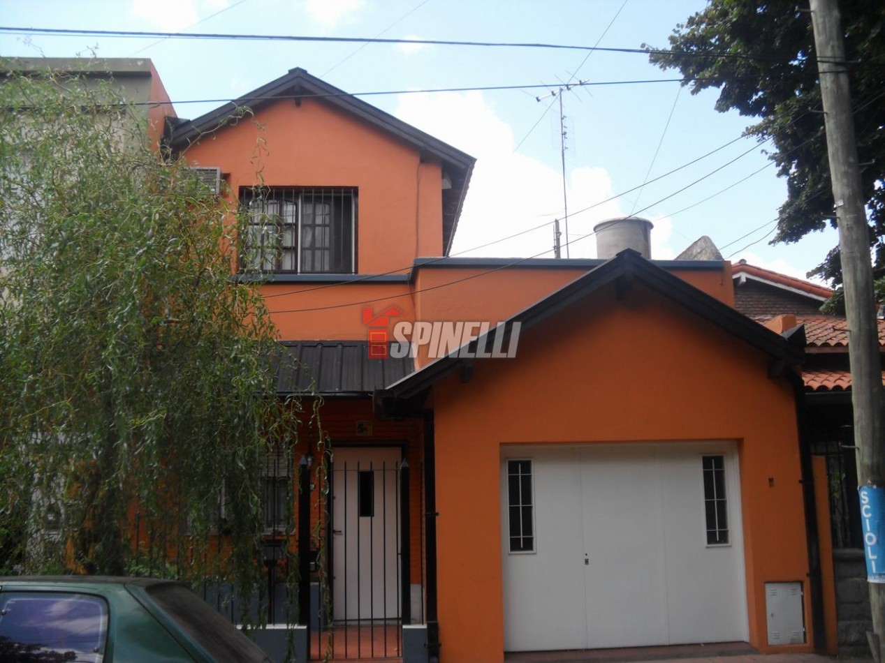 Casa de cuatro ambientes en venta en Haedo Sur Apto Credito