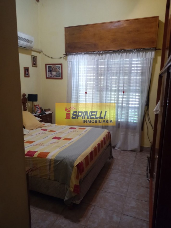 Venta de casa de cinco ambientes en Haedo Norte Apto Credito