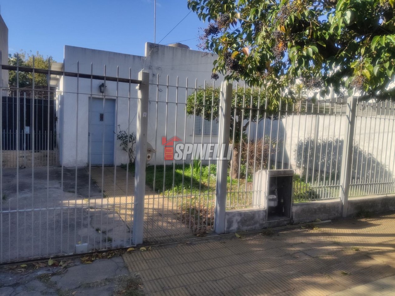 Casa de tres ambientes en venta en Haedo Sur Apto Credito