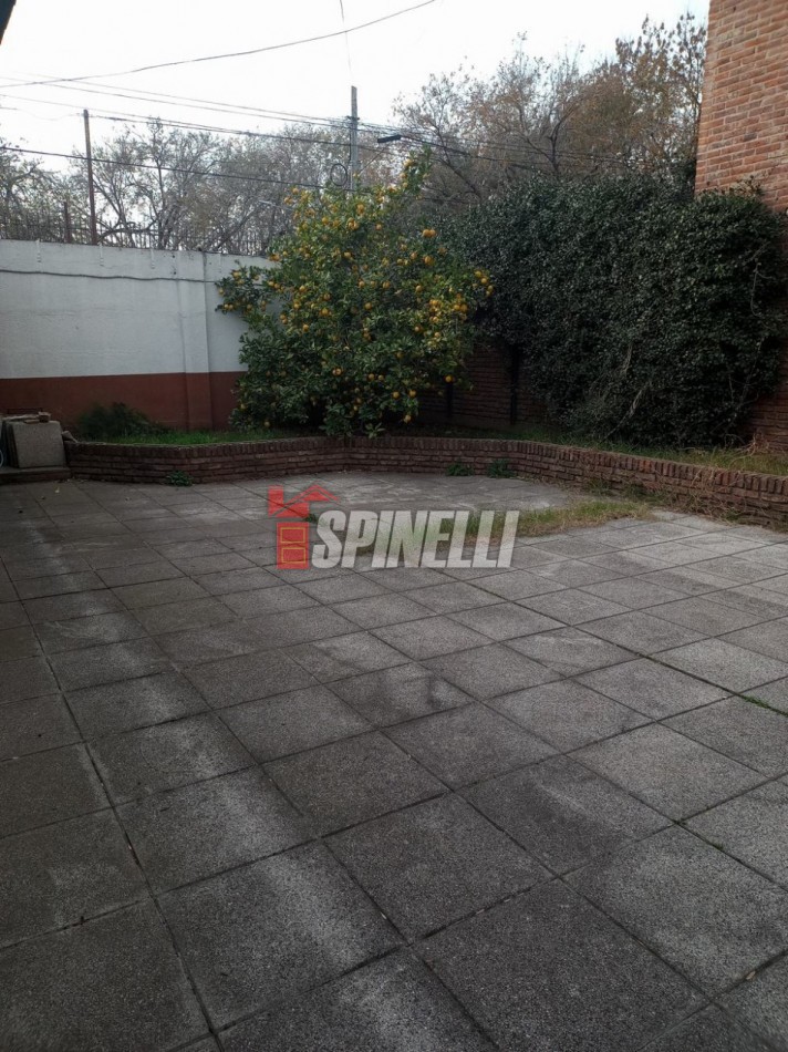 Chalet en venta de siete ambientes en Haedo Norte Barrio Guemes