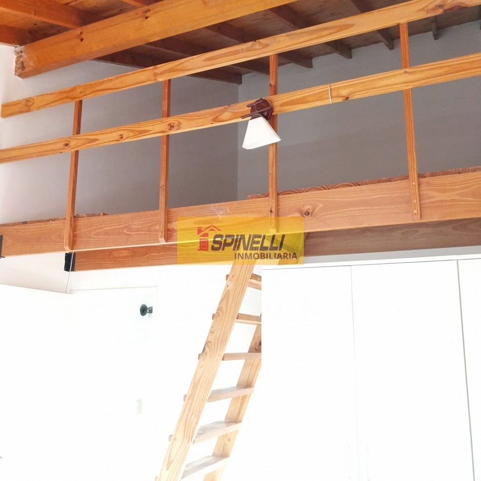Duplex de dos ambientes con cochera en venta en Villa Luzuriaga Apto Credito