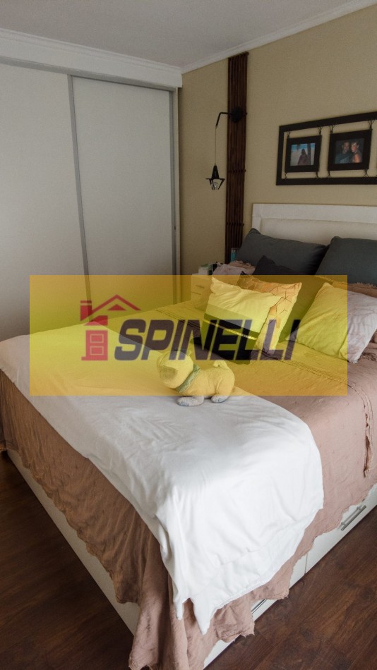 Moron Triplex de tres ambientes en venta 