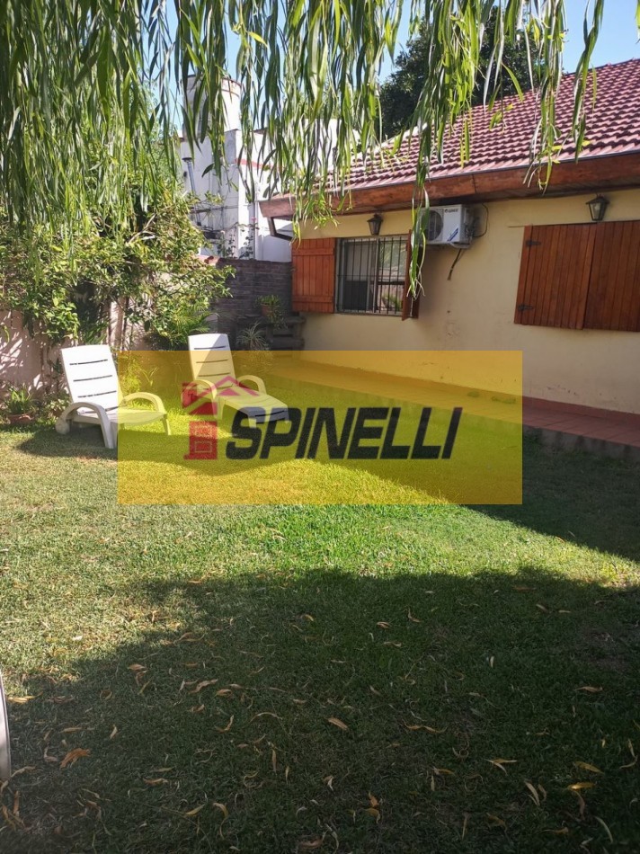 Venta de casa de cinco ambientes en Haedo Norte Apto Credito