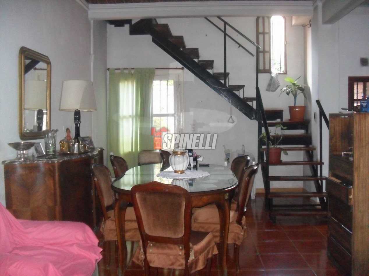Casa de cuatro ambientes en venta en Haedo Sur Apto Credito