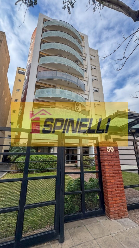 Venta de departamento de cuatro ambientes con cochera en Haedo Sur
